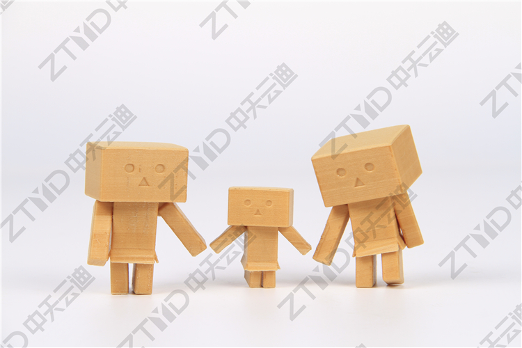武汉中天云迪科技有限公司工作人员3D打印木质材料